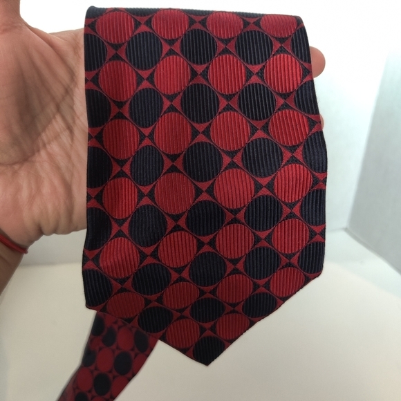 Saks Fifth Ave Men's Tie - Picture 4 of 9